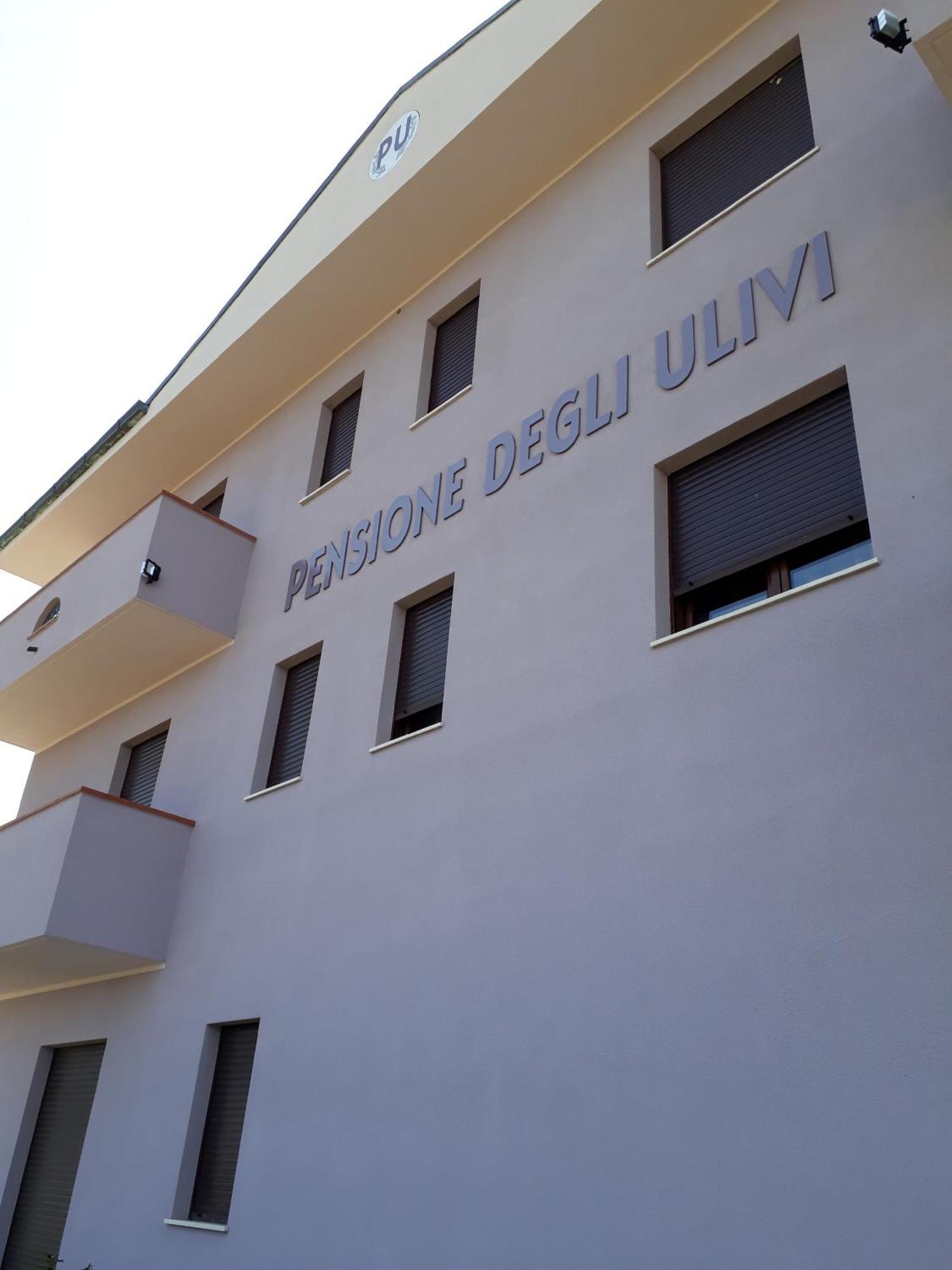 Pensione Degli Ulivi Porto SantʼElpidio المظهر الخارجي الصورة